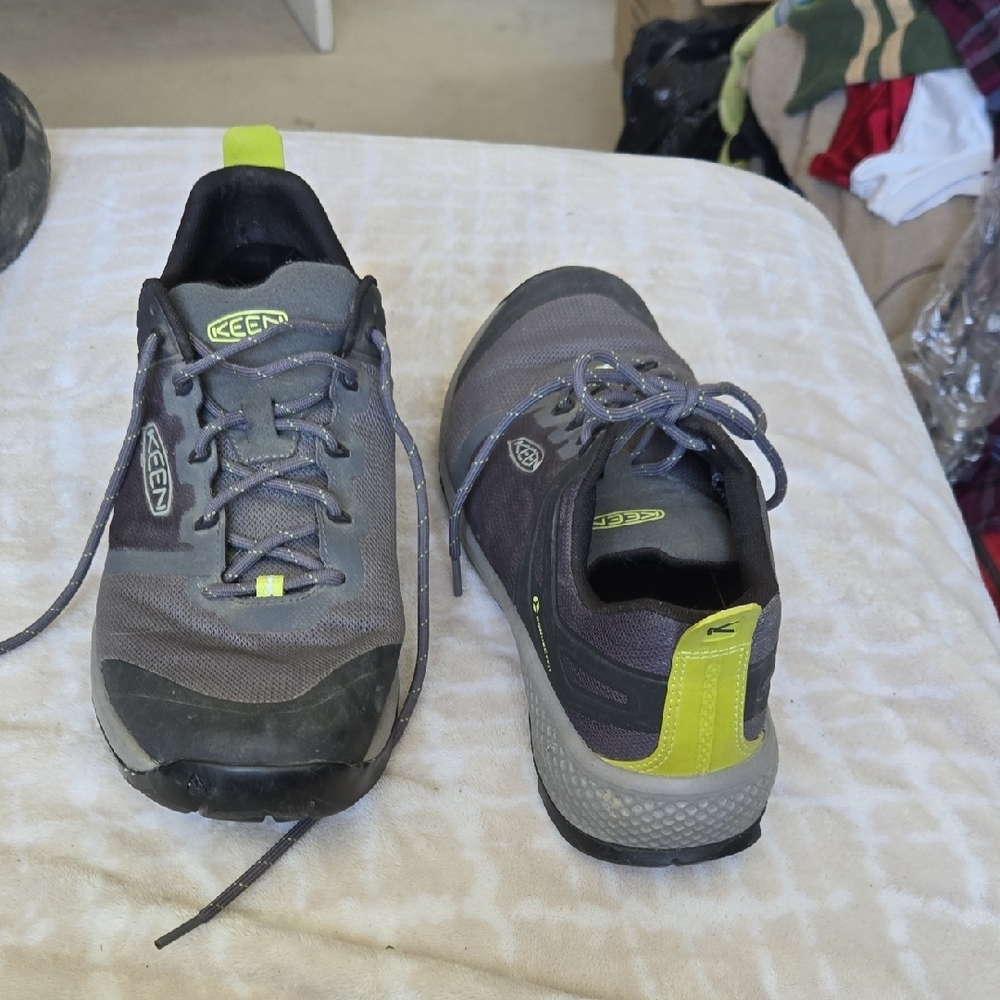 Keen Men's Charcoal and Lime Athletic Shoes - Picture 4 of 4
